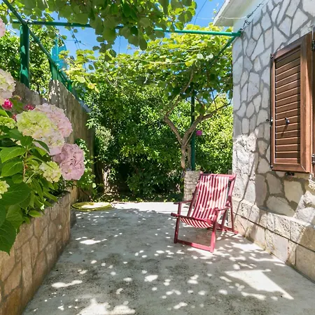 Holiday Home Fabrice 8692 Stomorska